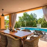 Villa Ari 8+2 Krnica