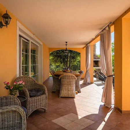 Ari 8+2 Вилла Крница