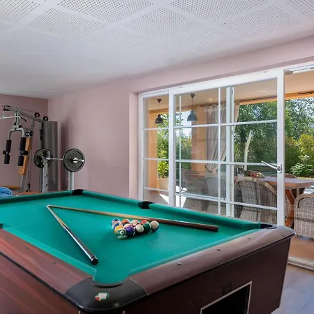 Ari 8+2 Вилла Крница