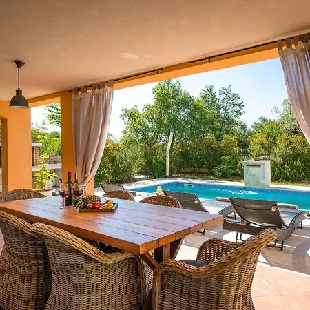 Villa Ari 8+2 Krnica