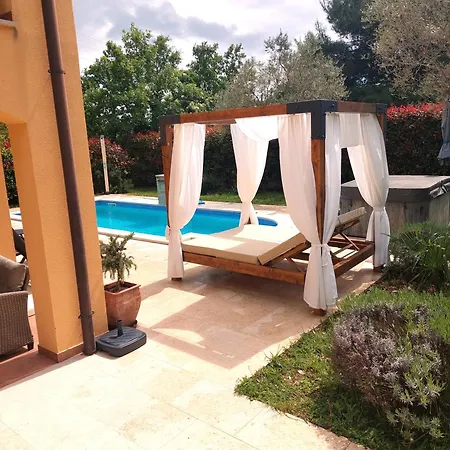 Villa Ari 8+2 *