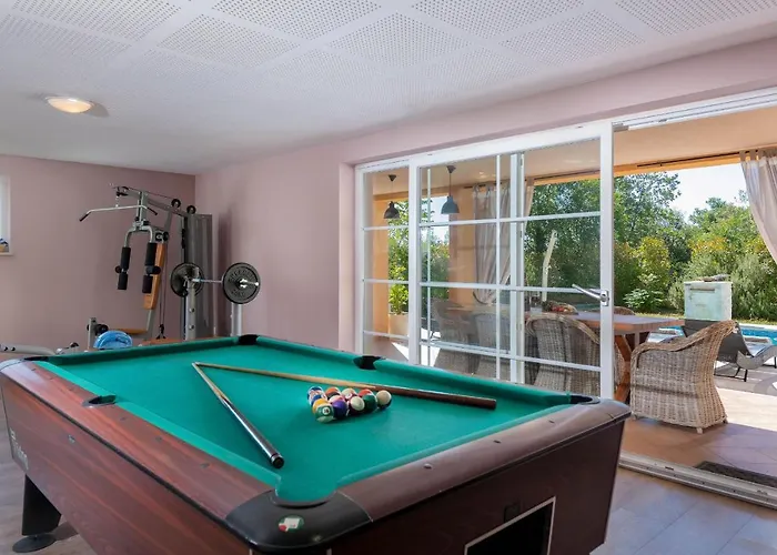 Ari 8+2 Villa Krnica