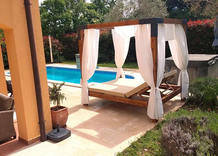 Villa Ari 8+2 *
